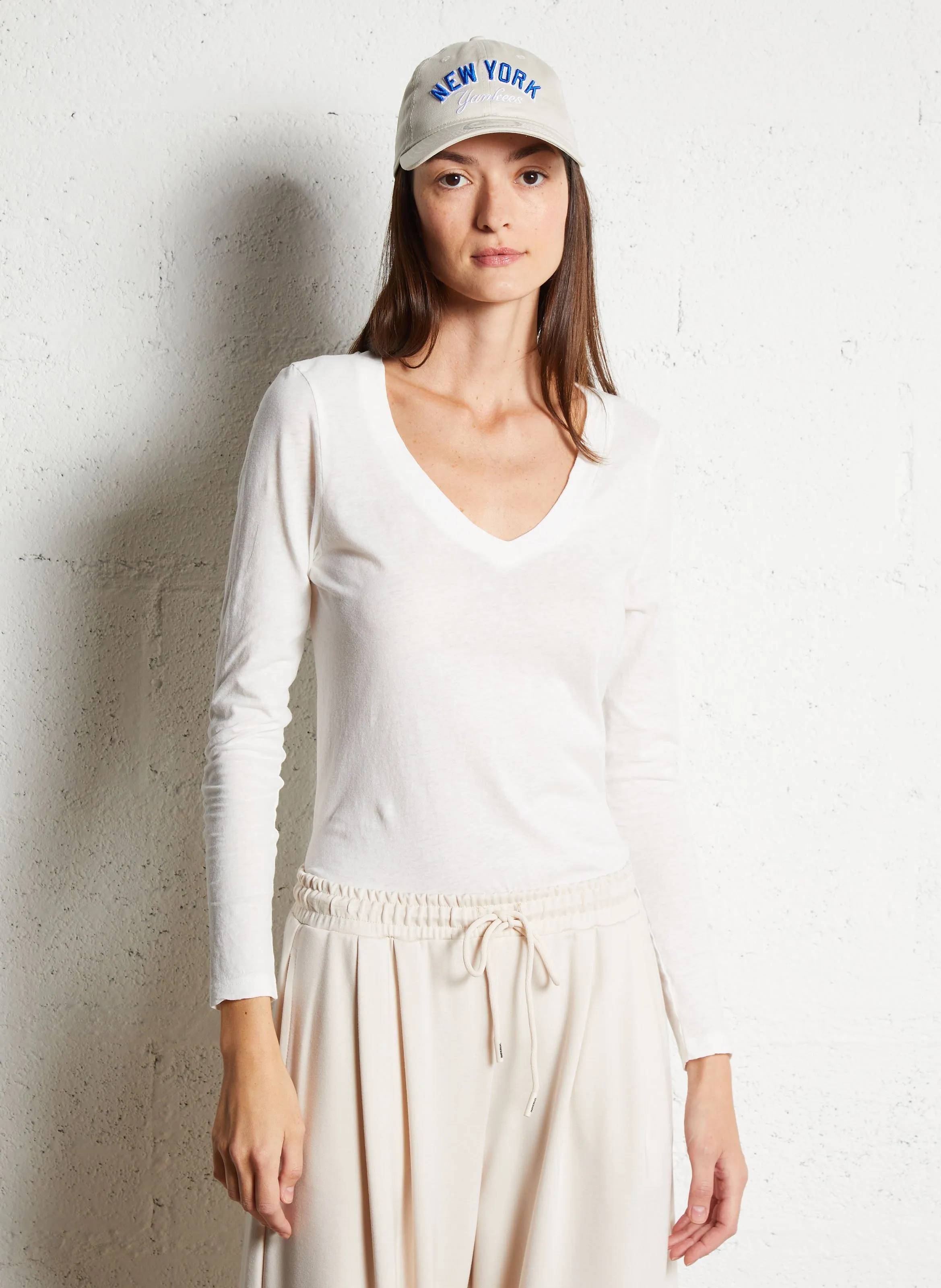 AMERICAN VINTAGE GAMIPY  CAMISETA RECTA DE ALGODóN CON CUELLO DE PICO EN BLANCO