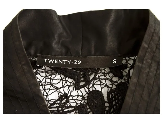 Autre Marque Veinte 29 Mini encaje negro con. Mini vestido sin mangas con botones a presión talla S 
