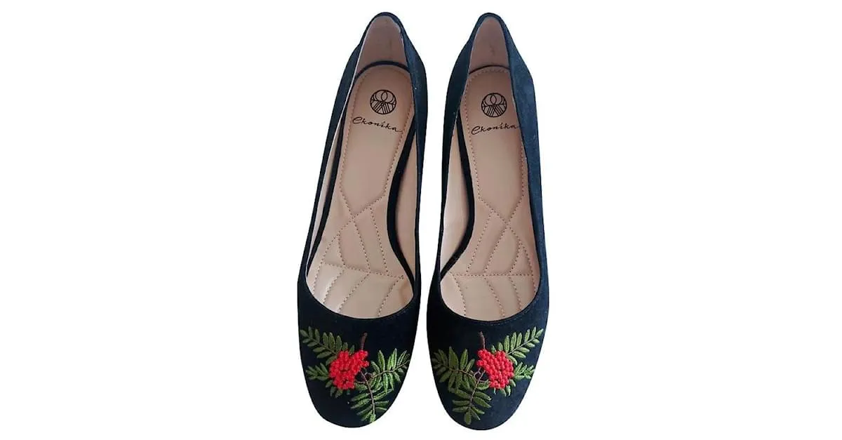 Autre Marque Zapatos con bordado Negro 