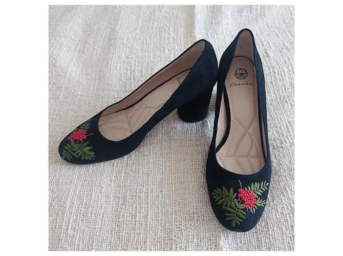 Autre Marque Zapatos con bordado Negro 