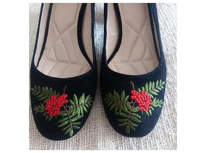 Autre Marque Zapatos con bordado Negro 