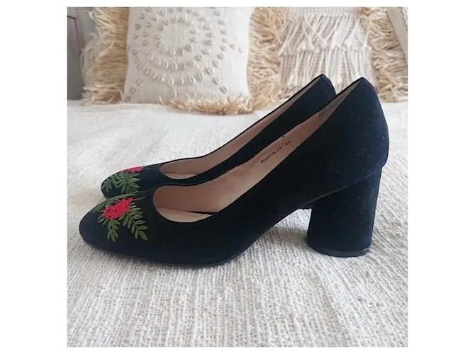 Autre Marque Zapatos con bordado Negro 