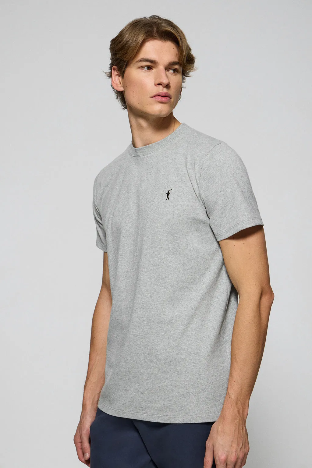 Camiseta gris vigoré con cuello redondo y logo bordado Rigby Go