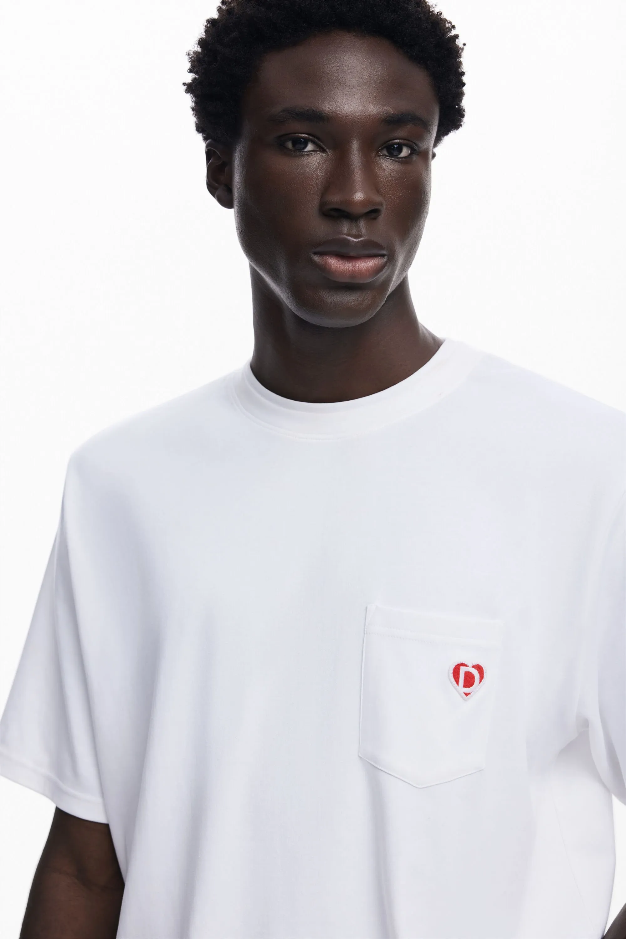 Camiseta logo bolsillo