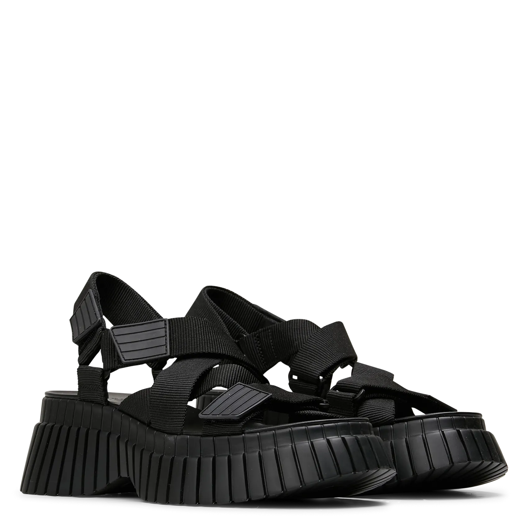 CAMPER BCN  SANDALIAS CON CUñA DE MEZCLA DE FIBRAS RECICLADAS EN NEGRO