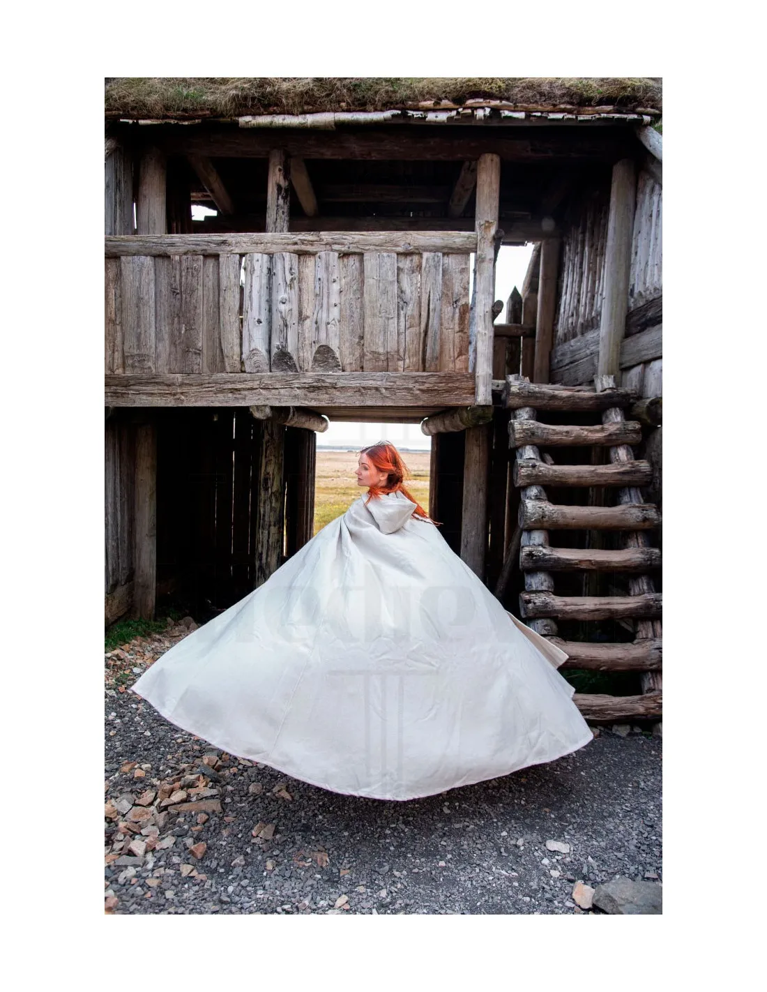 Capa medieval de lana modelo Tjark, color natural