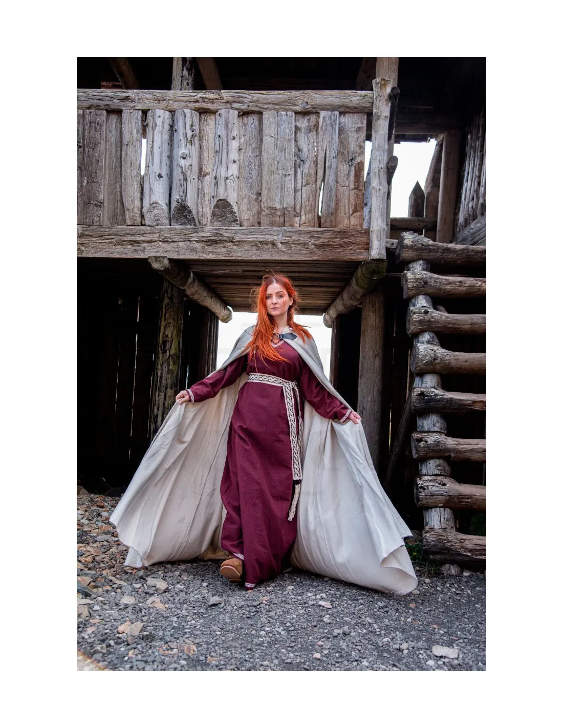 Capa medieval de lana modelo Tjark, color natural