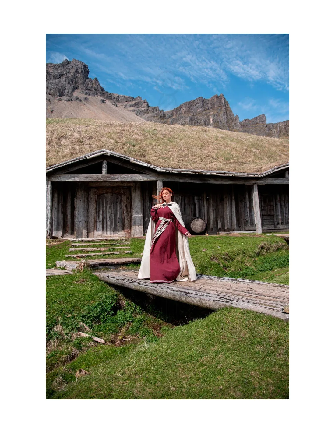 Capa medieval de lana modelo Tjark, color natural