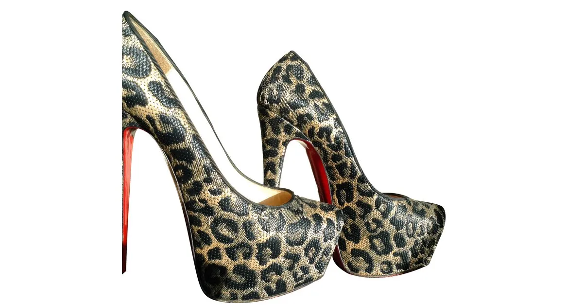 Christian Louboutin Tacones Estampado de leopardo 