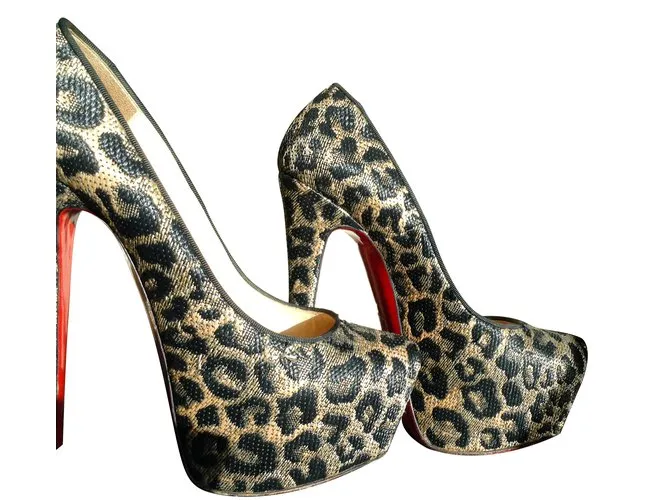 Christian Louboutin Tacones Estampado de leopardo 