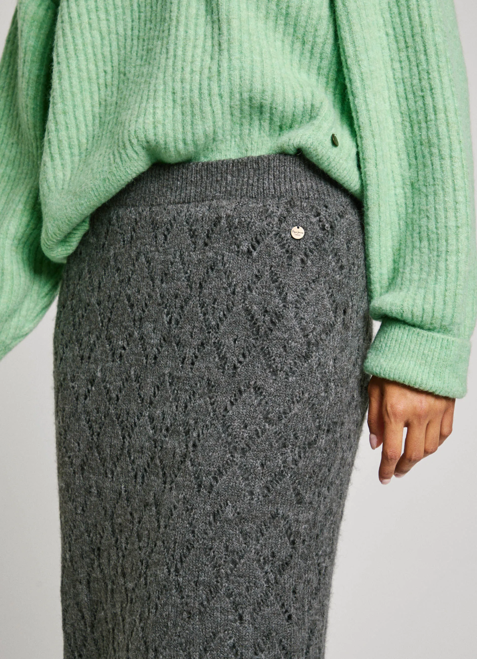 falda midi punto calado