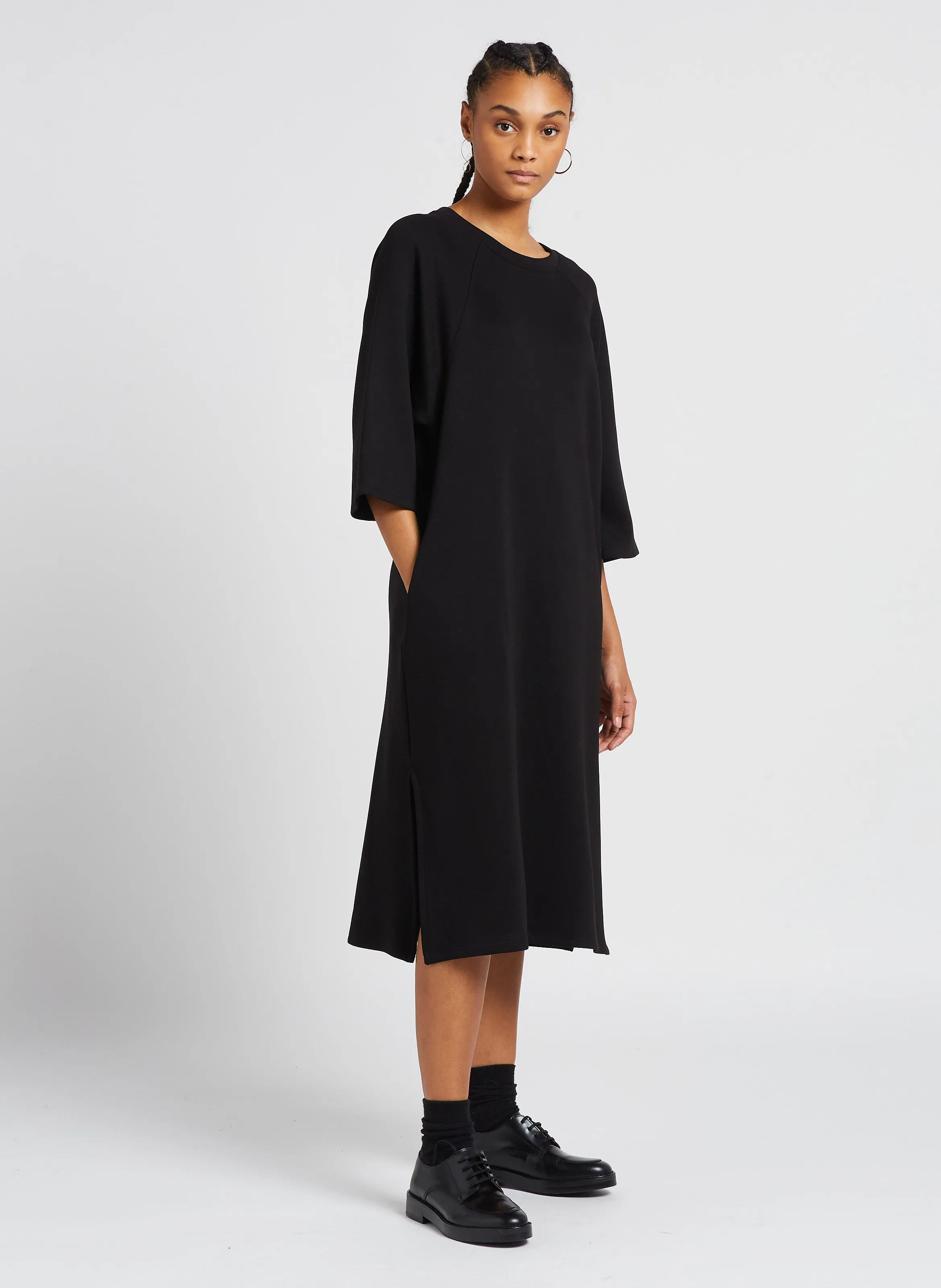 IMA  VESTIDO MIDI CUELLO REDONDO EN NEGRO
