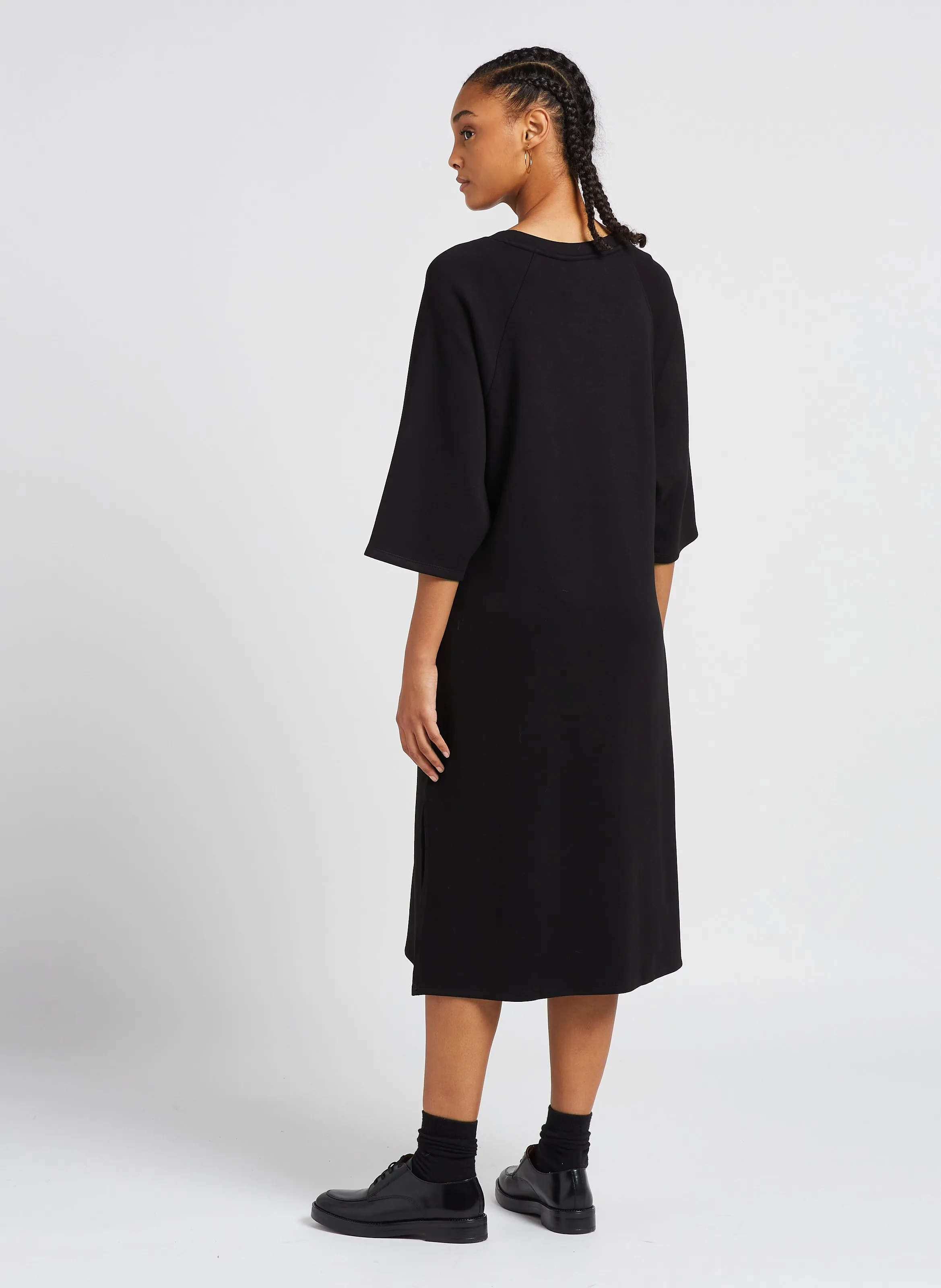 IMA  VESTIDO MIDI CUELLO REDONDO EN NEGRO