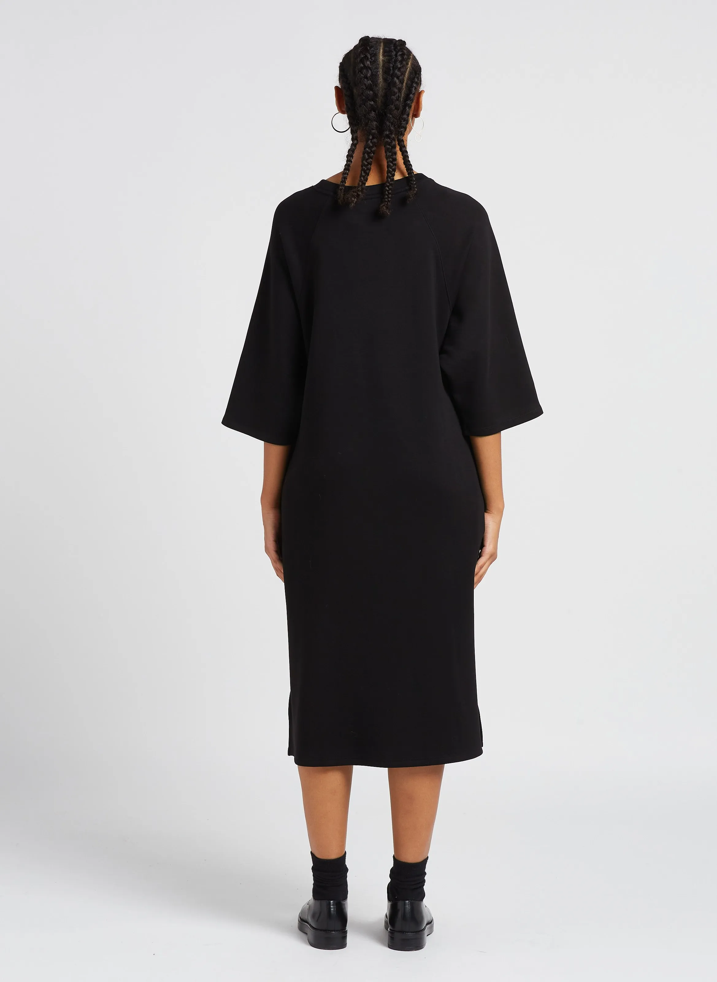 IMA  VESTIDO MIDI CUELLO REDONDO EN NEGRO