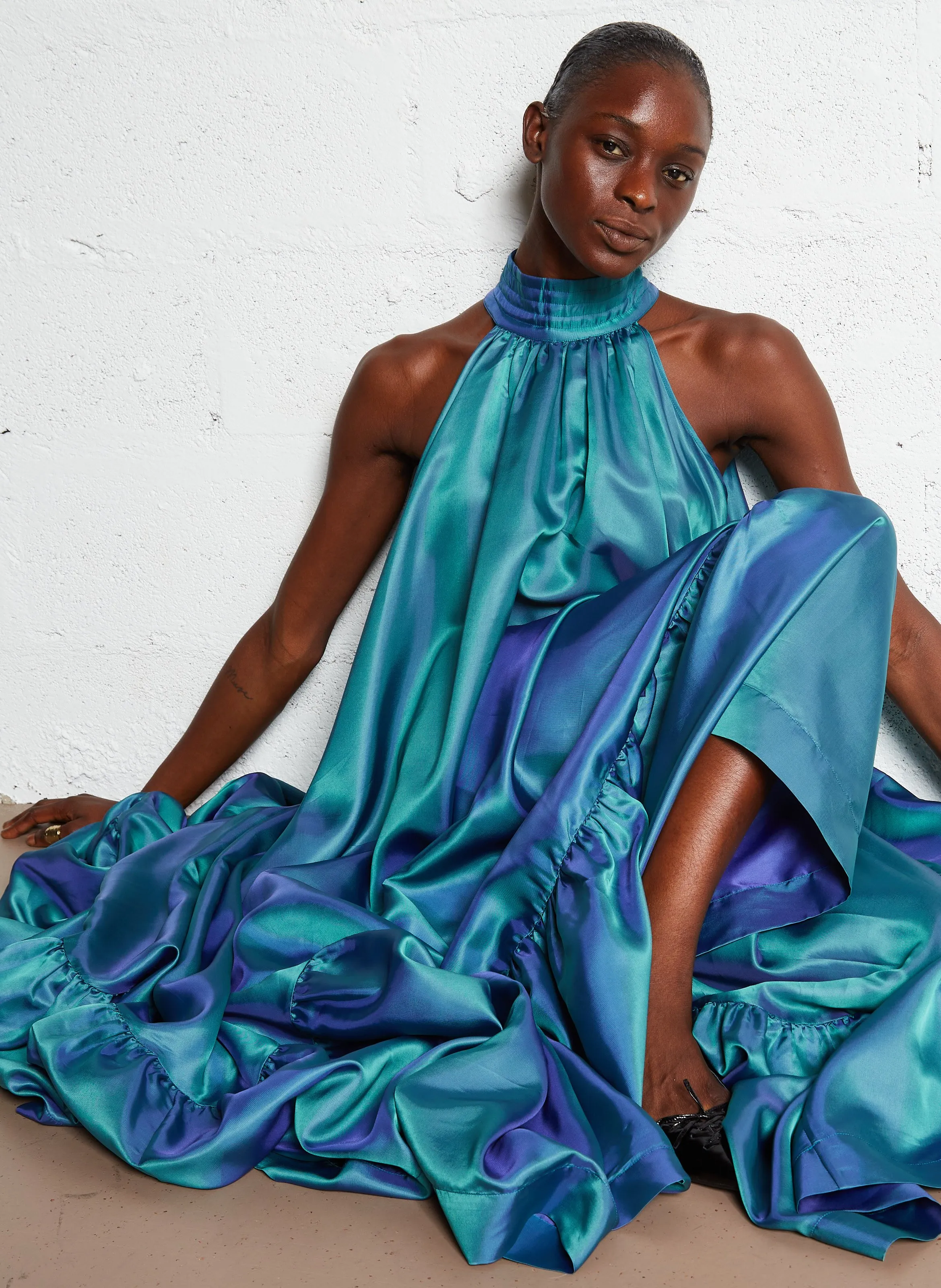 MES DEMOISELLES WINTER  VESTIDO LARGO CUELLO ALTO IRISADO EN VERDE