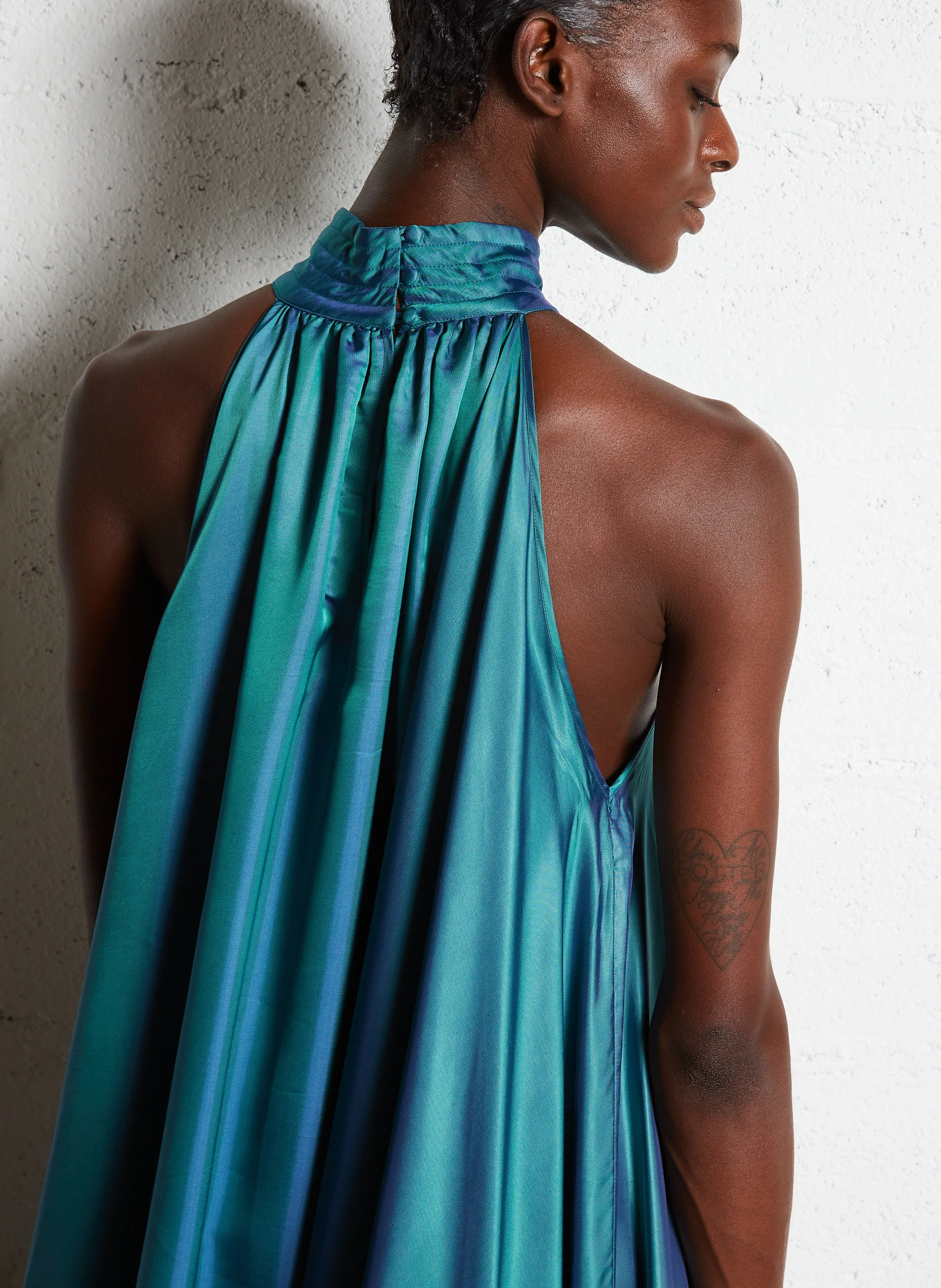 MES DEMOISELLES WINTER  VESTIDO LARGO CUELLO ALTO IRISADO EN VERDE