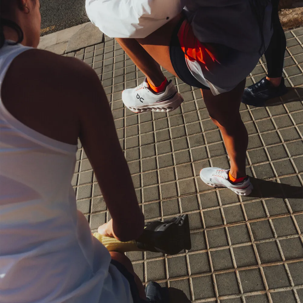 ON RUNNING ON CLOUDSURFER NEXT ZAPATILLAS RUNNING   SS25