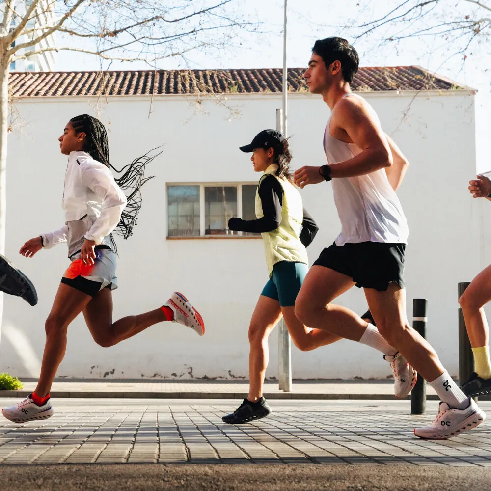 ON RUNNING ON CLOUDSURFER NEXT ZAPATILLAS RUNNING   SS25