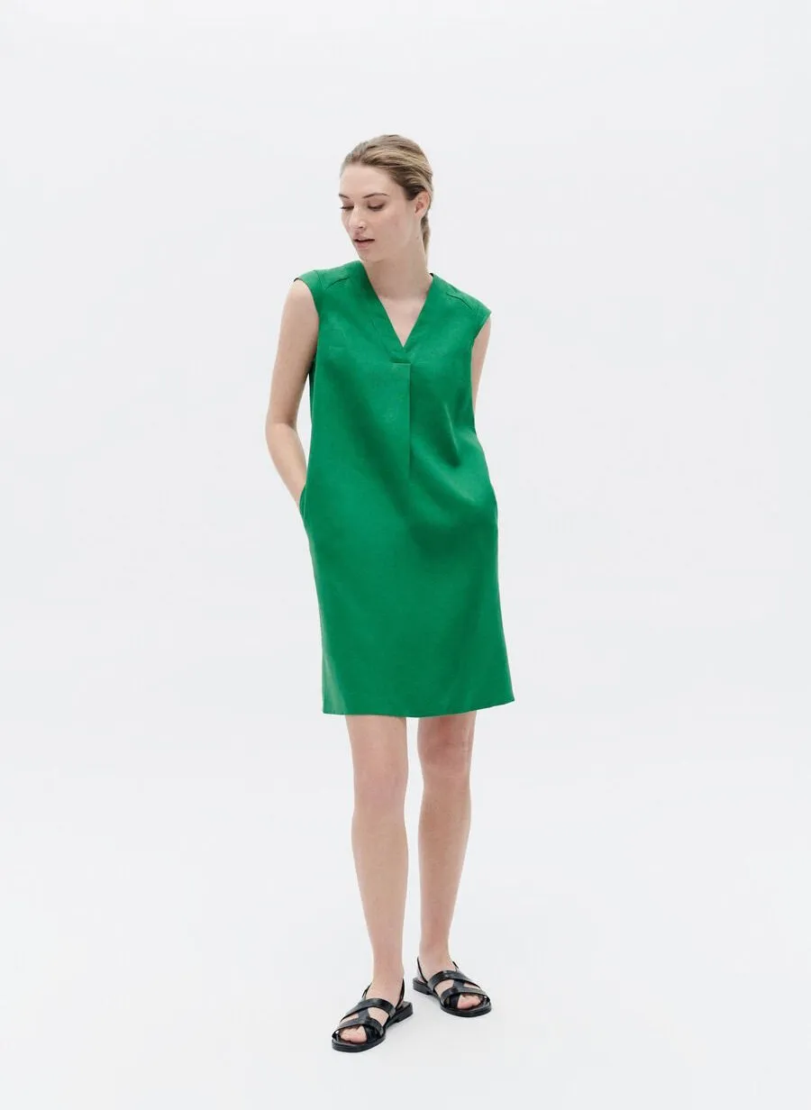 PAMELA  VESTIDO RECTO DE LINO CON CUELLO DE PICO EN VERDE