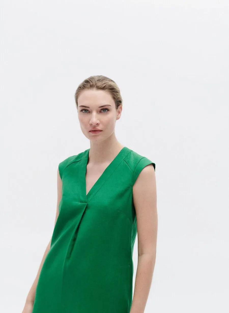 PAMELA  VESTIDO RECTO DE LINO CON CUELLO DE PICO EN VERDE