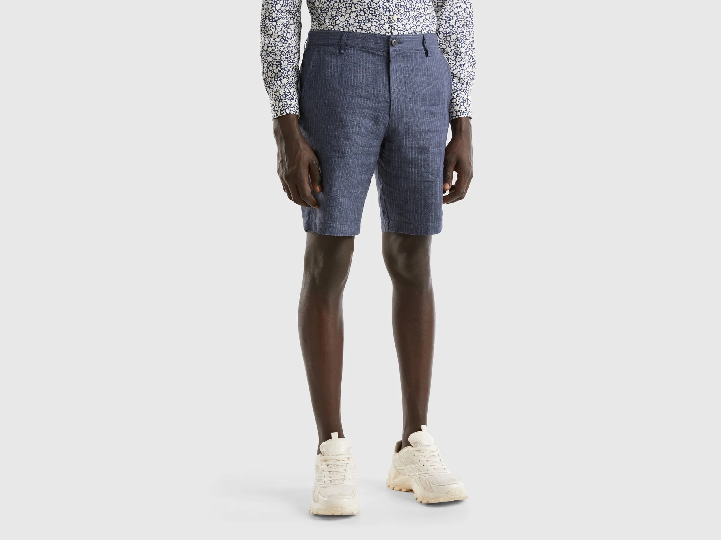 Pantalones cortos a rayas en mezcla de lino