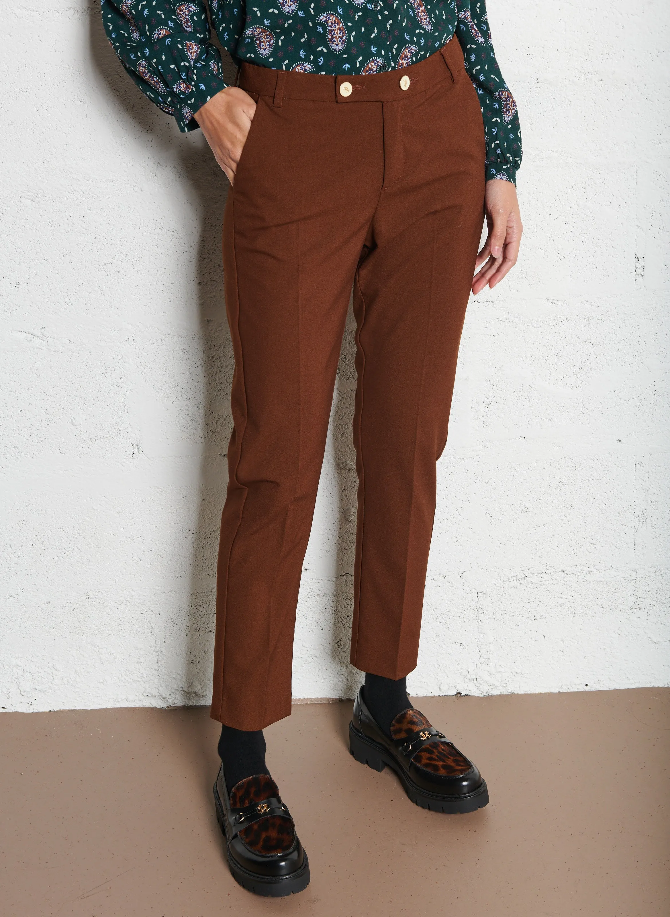 Pantalón de pinzas en marron