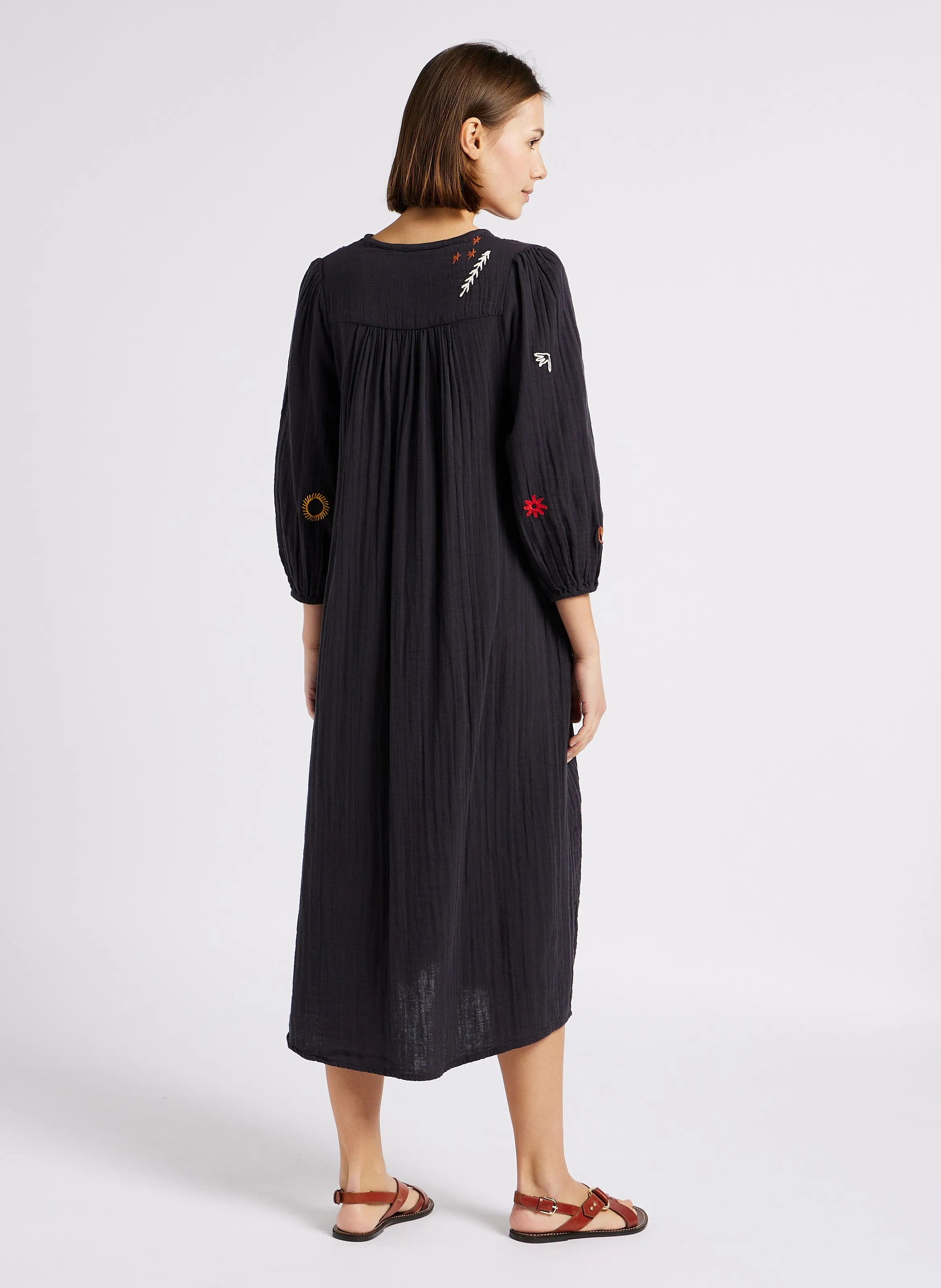 ROMAINE  VESTIDO LARGO DE ALGODóN ORGáNICO CON CUELLO DE PICO EN NEGRO