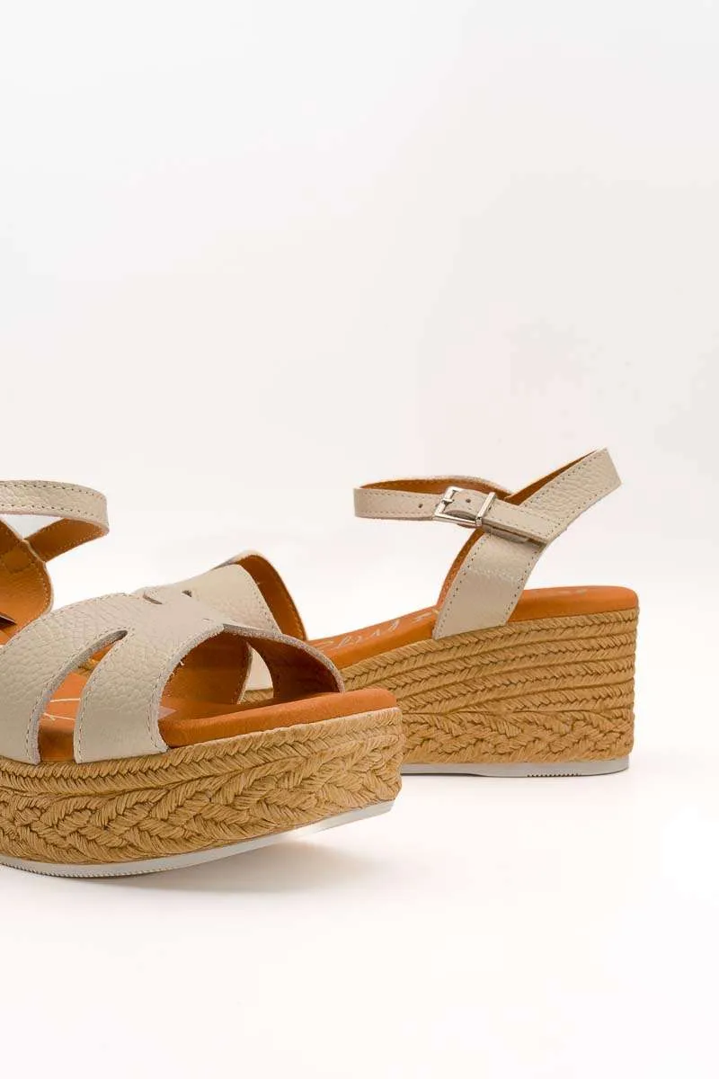 Sandalia con plataforma de color hielo de Oh! My Sandals