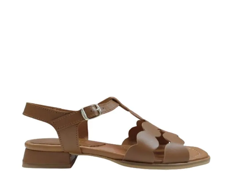 SANDALIA DE PIEL CLKS EN COLOR CUERO 1200