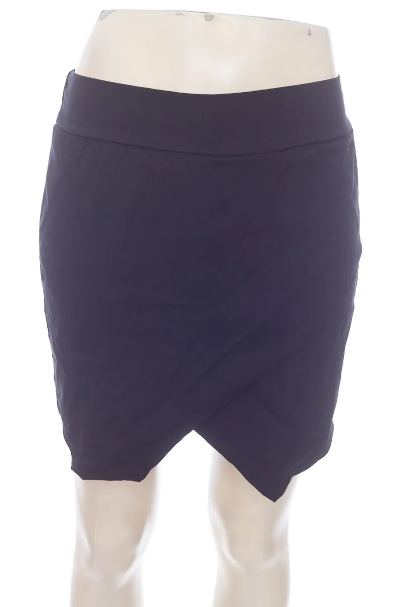 SHORT COLOR NEGRO  CLOSEANDO