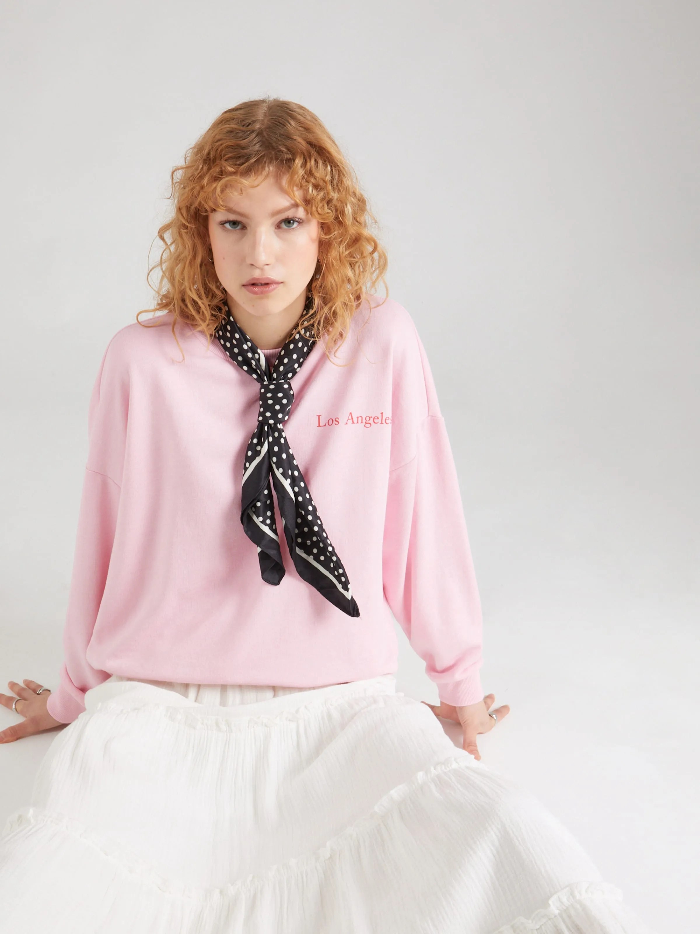 Sudadera 'PCSKYLAR' PIECES en Rosa Pastel