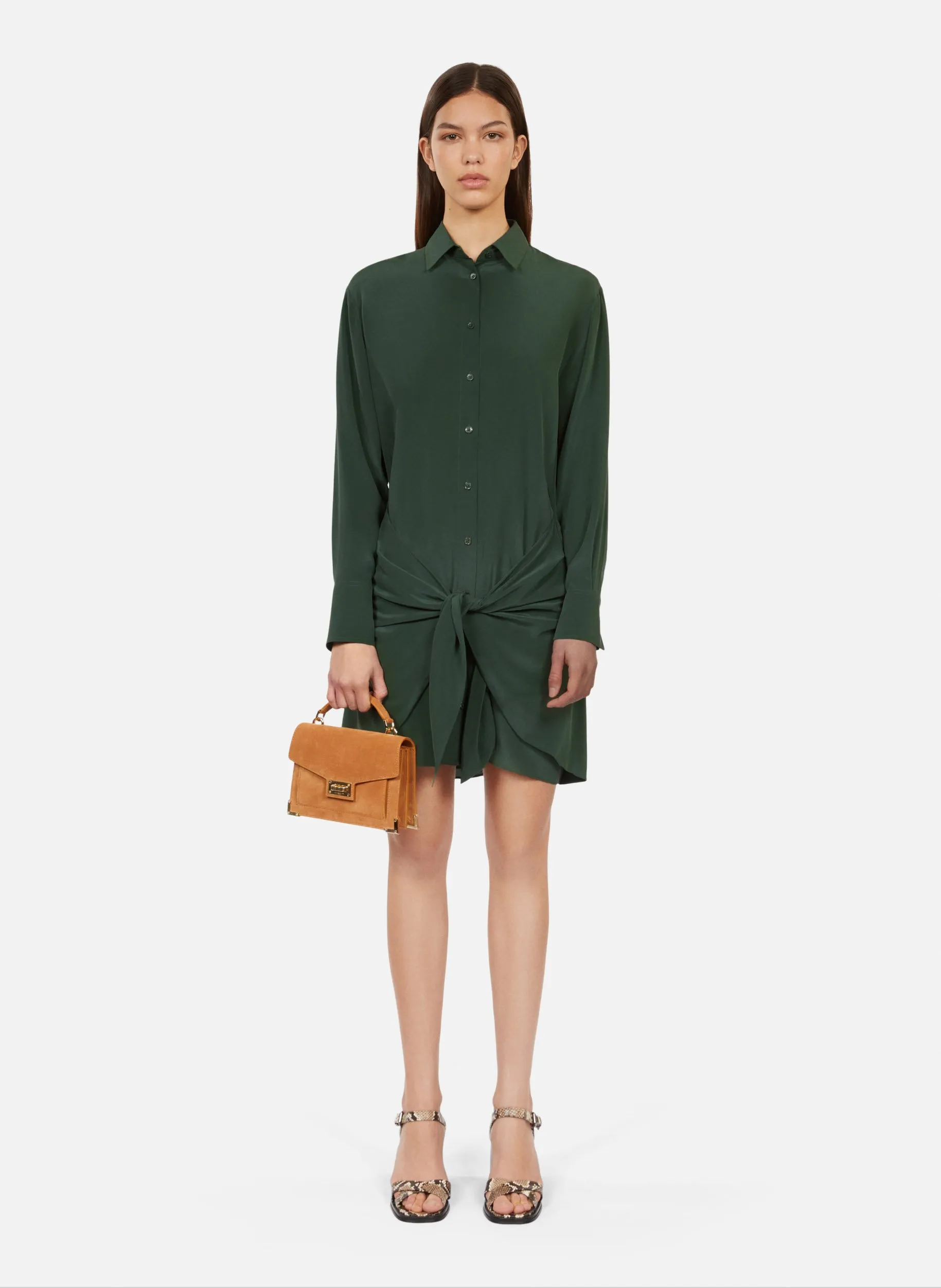 Vestido camisero corto con lazo de seda mezclada en caqui