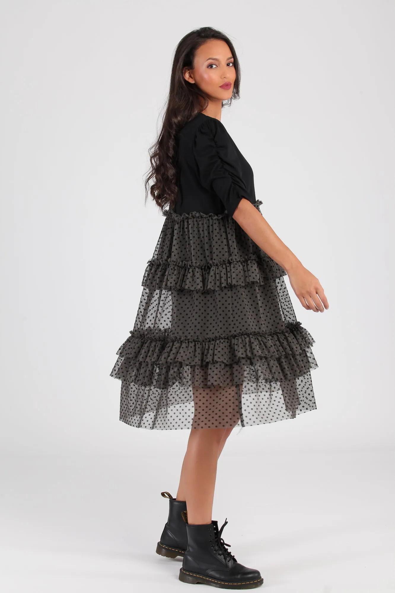 Vestido camiseta tul topos negro y gris