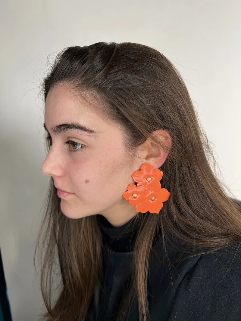 VIRGINIA DEMARIA Aros Flor Naranja Stud